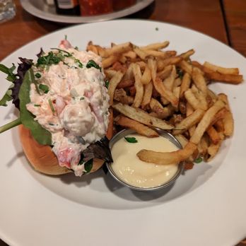 John & Sons Oyster House - Lobster roll - Seafood Near Me - Toronto, Ontario John & Sons Oyster House - Lobster roll - Seafood Near Me - Toronto, Ontario