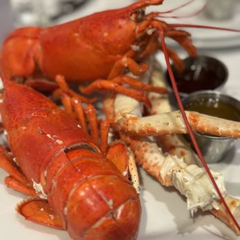 Cafe Sierra - King crab and lobster - New American Near Me - Universal City, California