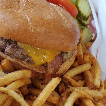 Mutt's on 13th - Hot Dogs Near Me - St. Cloud, Florida