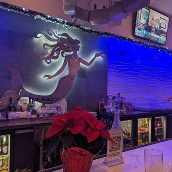 Whiskey & Oyster - Bar area - Bars Near Me - Alexandria, Virginia