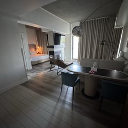 Estérel Resort - Living, dining, bedroom (room 1319)