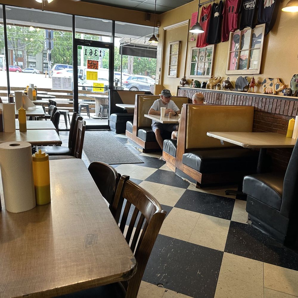 Community Q BBQ - Dining Room - Barbeque Near Me - Decatur, Georgia