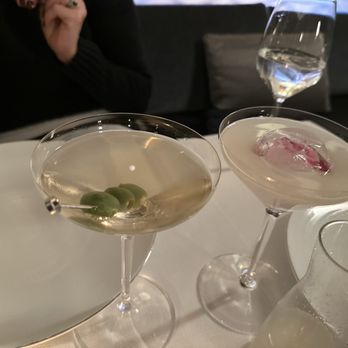 Daniel - Dirty martini and cosmopolitan - French Near Me - New York, New York Daniel - Dirty martini and cosmopolitan - French Near Me - New York, New York