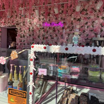 Chez Peachy - Custom Cakes Near Me - Tucson, Arizona
