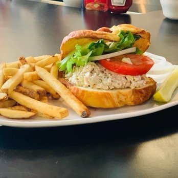 Kinni Cafè - River Falls - Tuna croissant - American Near Me - River Falls, Wisconsin