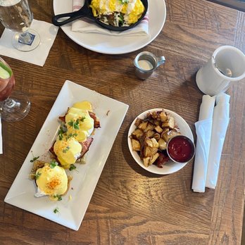 MOSAIC Restaurant - Bacon skillet, eggs Benedict flight, and a side of potatoes - New American Near Me - Richmond, Virginia