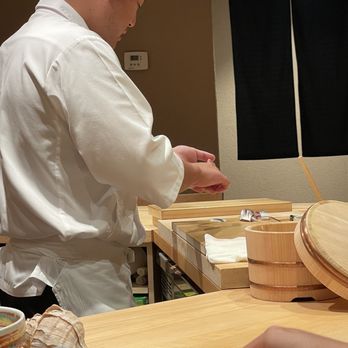 Restaurant SUNTORY - Preparing the nigiri. - Japanese Near Me - Honolulu, Hawaii Restaurant SUNTORY - Preparing the nigiri. - Japanese Near Me - Honolulu, Hawaii