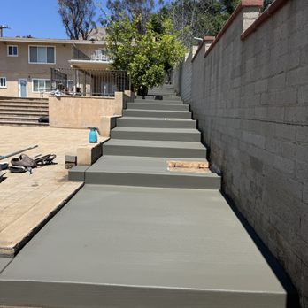 Castaneda's Tree Trimming - New concrete steps for back yard. - Tree Services Near Me - San Gabriel, California Castaneda's Tree Trimming - New concrete steps for back yard. - Tree Services Near Me - San Gabriel, California
