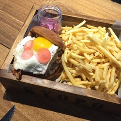 Kyopo - SAME Burger. Se entusiasmaron con las papas. Una exageración.