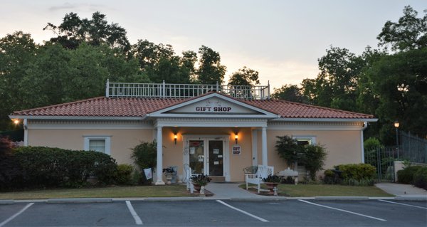 Blue Willow Inn Restaurant & Gift Shop by null