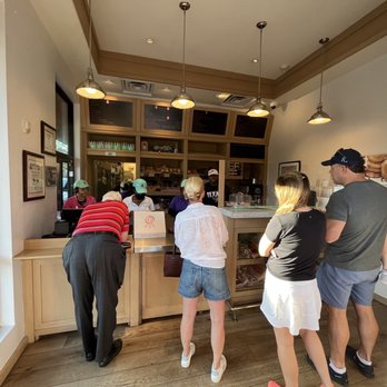 RIVER OAKS DONUTS - Updated November 2024 - 314 Photos & 377 Reviews