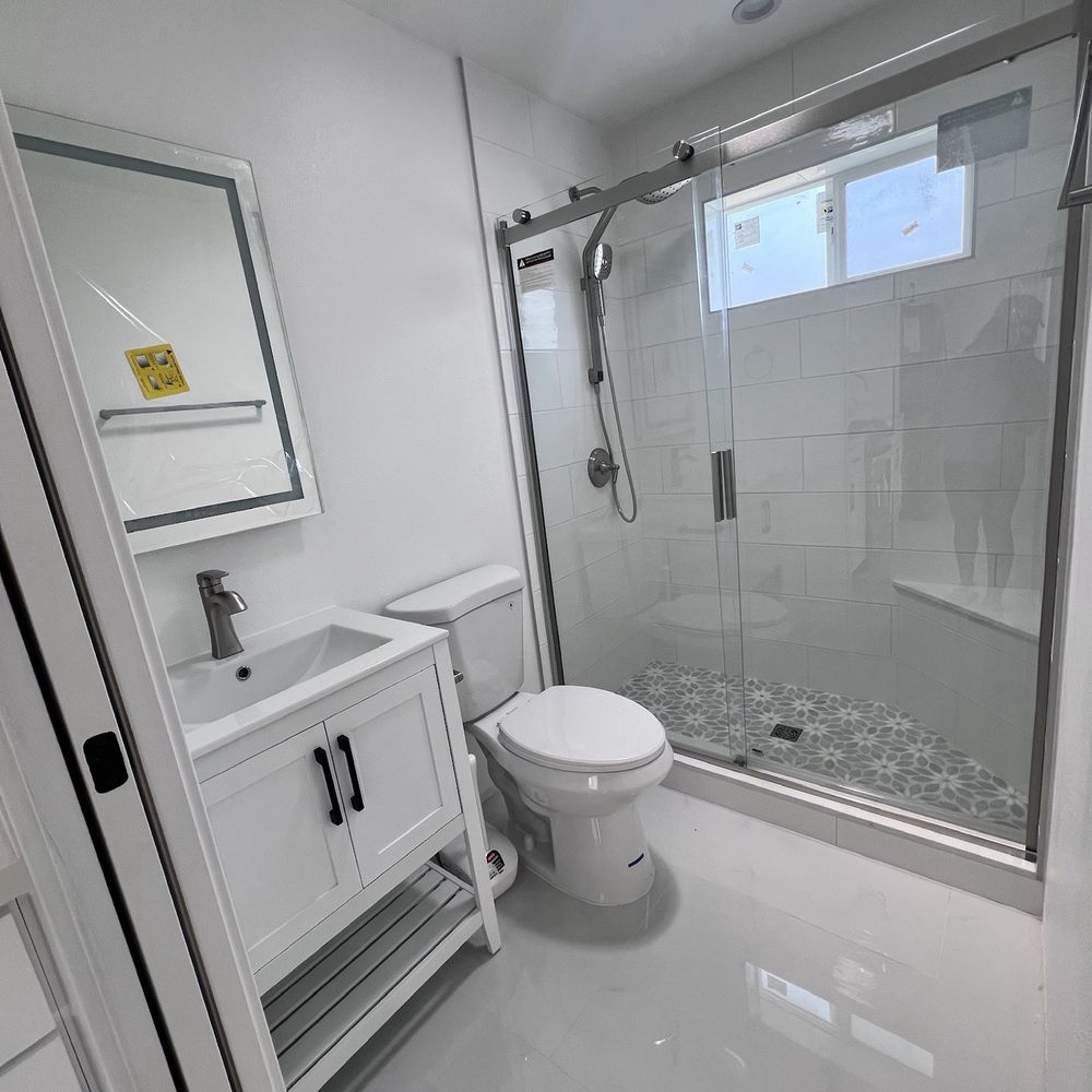THAT Architecture Firm - Custom bathroom with step in shower and bench. - Architects Near Me - Palm Desert, California THAT Architecture Firm - Custom bathroom with step in shower and bench. - Architects Near Me - Palm Desert, California