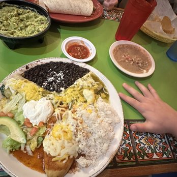 Casa Vallarta - Veggie Platter, Macho Burrito, Guacamole Dip - Mexican Near Me - Saugus, Massachusetts