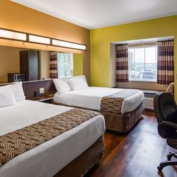 Microtel Inn & Suites by Wyndham Buckhannon - Two Queens