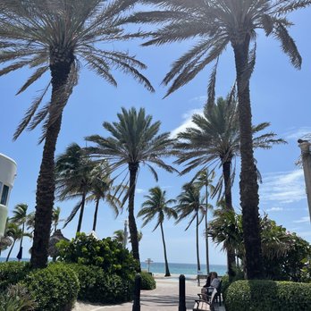Hollywood Beach Marriott - Entrance to beach from hotel - Hotels Near Me - Hollywood, Florida Hollywood Beach Marriott - Entrance to beach from hotel - Hotels Near Me - Hollywood, Florida
