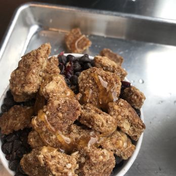 honeygrow - Honeybar - look at all that granola and chocolate chips - Salad Near Me - Pittsburgh, Pennsylvania honeygrow - Honeybar - look at all that granola and chocolate chips - Salad Near Me - Pittsburgh, Pennsylvania