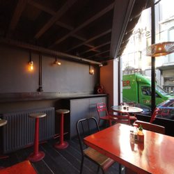 Hanoi Station - Petit espace en bas mais il y a également un petit étage