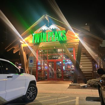 Twin Peaks - outside - Sports Bars Near Me - Oakbrook Terrace, Illinois Twin Peaks - outside - Sports Bars Near Me - Oakbrook Terrace, Illinois