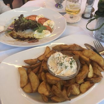 Maxi - Appetizers....tomato caprese and potatoes with herbal dip - Steakhouses Near Me - Ramstein-Miesenbach, RP