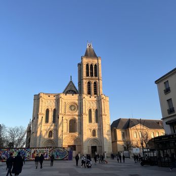 Basilique Cathédrale de Saint-Denis - Extérieur (outside) - Churches Near Me - Saint-Denis, 93