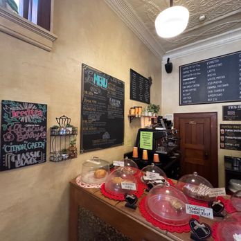 Cedarburg Coffee Roastery - counter - Coffee Roasteries Near Me - Cedarburg, Wisconsin