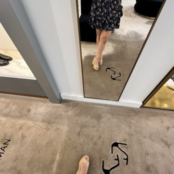 Stuart Weitzman Outlet - Shoe Stores Near Me - Livermore, California