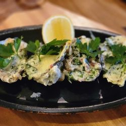 La Mezcalería - Baked oysters w spinach