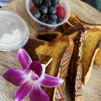 Secret Spot Honolulu - French toast - Bars Near Me - Honolulu, Hawaii
