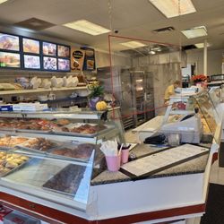 Full Moon Cafe - The ordering counter and cashier.