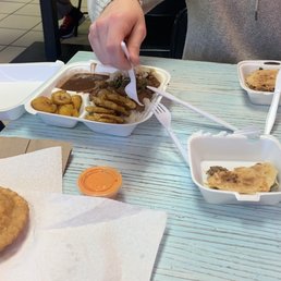 Arepas, empanada, jugo de Chinola