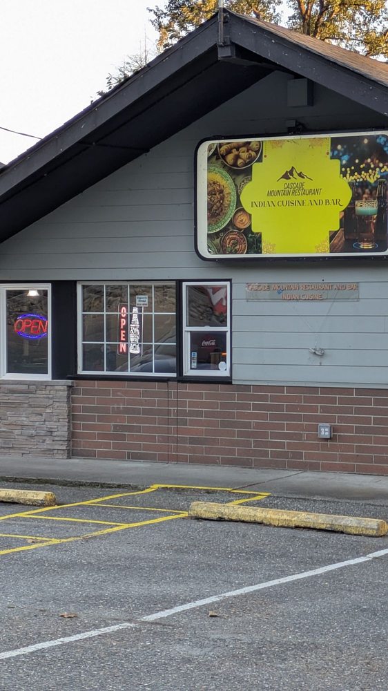 Cascade Mountain Lodge Logo