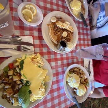 Mo's Egg House - Seafood Omelette, Banana Nut Pancakes, Crab Cake Benedict, California Benedict - Breakfast & Brunch Near Me - Temecula, California