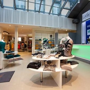Modehaus Ludewig - Glasfoyer mit Kassenbereich - Lingerie Near Me - Bad Kissingen, BY Modehaus Ludewig - Glasfoyer mit Kassenbereich - Lingerie Near Me - Bad Kissingen, BY