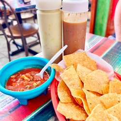 El Tlaxcalteca Restaurant - Chips & salsa