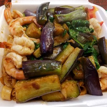 Bangkok Chef - Manoa - Shrimp & Egg Plant noodles. Dish had same kind of basil leaf, & egg in it. - Thai Near Me - Honolulu, Hawaii