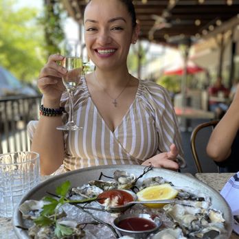Wence's - Oysters & Champaign - New American Near Me - Pleasant Hill, California