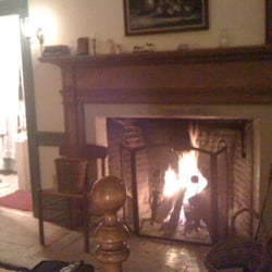 Yeaton Farm Inn - The other side of the room, a hearty fire in the fireplace