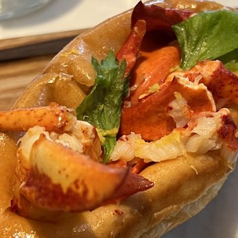 Ramsay's Kitchen - A perfect lobster roll. Butter. Lobster. That's it! - American Near Me - Boston, Massachusetts Ramsay's Kitchen - A perfect lobster roll. Butter. Lobster. That's it! - American Near Me - Boston, Massachusetts