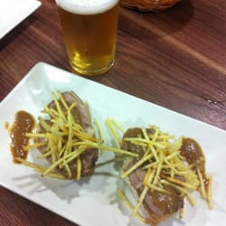 El Torito Cañas Y Tapas - Carne mechada con salsa y patatas pajas