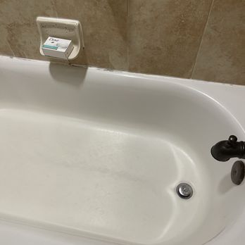 DoubleTree by Hilton St. Augustine Historic District - Mildew in tub - Hotels Near Me - St Augustine, Florida DoubleTree by Hilton St. Augustine Historic District - Mildew in tub - Hotels Near Me - St Augustine, Florida