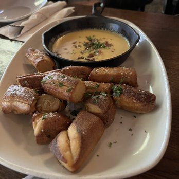 Elephant & Castle - Pretzel Bites - Pubs Near Me - Chicago, Illinois