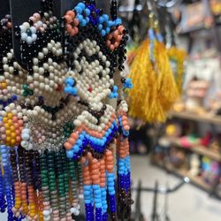 Bargain Town Flea Market - Bellos accesorios hechos a mano