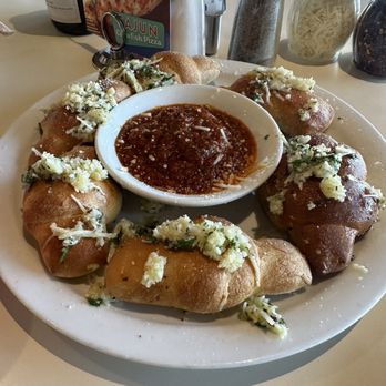Reginelli's Pizzeria - Garlic knots - Pizza Near Me - Mandeville, Louisiana