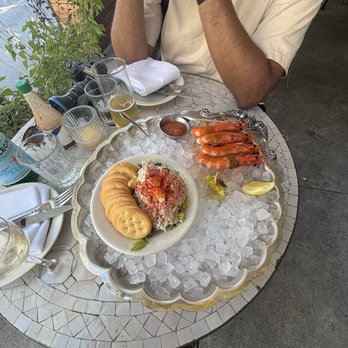 Queen's Raw Bar & Grill - Crab Louie and Shrimp Cocktail - Seafood Near Me - Los Angeles, California Queen's Raw Bar & Grill - Crab Louie and Shrimp Cocktail - Seafood Near Me - Los Angeles, California
