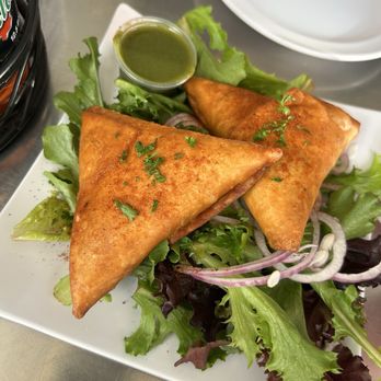 BeeWali’s Vegan AF - Beef Pea Curry Samosa - Vegan Near Me - Los Angeles, California
