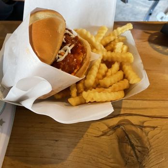Savage And Cooke - Fried Chicken Sandwich - Distilleries Near Me - Vallejo, California