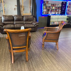 All Wireless - Waiting area