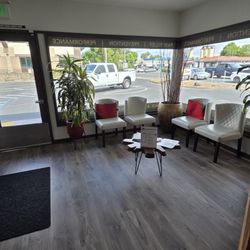Elevate Chiropractic - Professional and clean front office