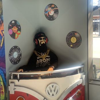 Roberto Chang - Tunes cranking setting a good vibe. - Empanadas Near Me - Bellmore, New York Roberto Chang - Tunes cranking setting a good vibe. - Empanadas Near Me - Bellmore, New York