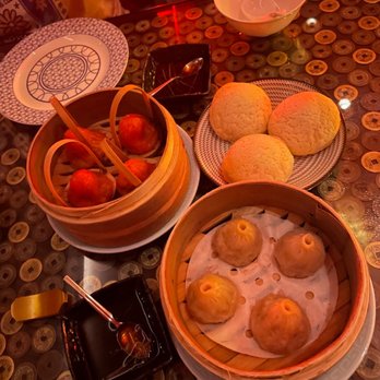 Mott 32 - Hot and sour soup dumpling, soup dumpling, bbq pork bun - Chinese Near Me - Las Vegas, Nevada
